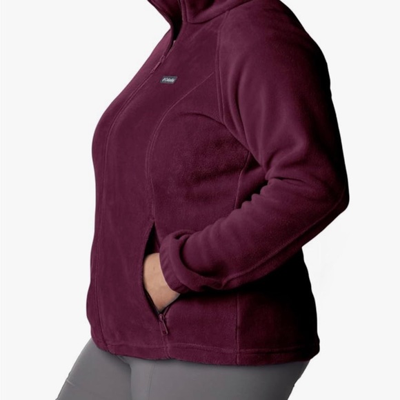 Columbia Purple Ski Jacket with High Collar and Fitted Silhouette - Picture 2 of 8